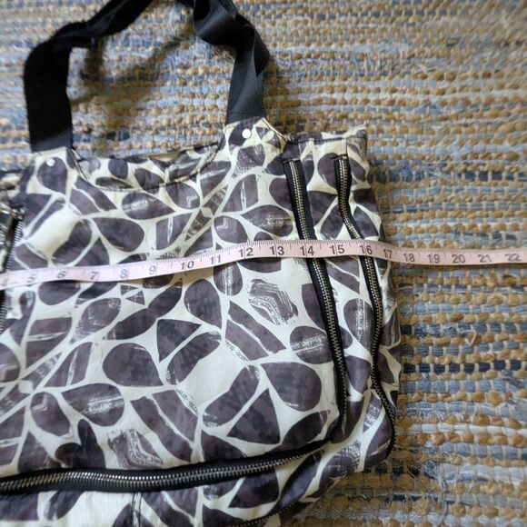 Reversible Tote Bag Black White Scroll Monogram Graphic Leaf Print Foldable Shou - Picture 7 of 8